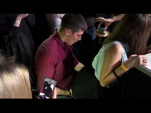❤️ Sex nyata dina nightclub Rusia. gadis Rusia 18 taun heubeul dina anus jeung heunceut fucked di nightclub a ️❌ video porno dina su.ixiporn.ru